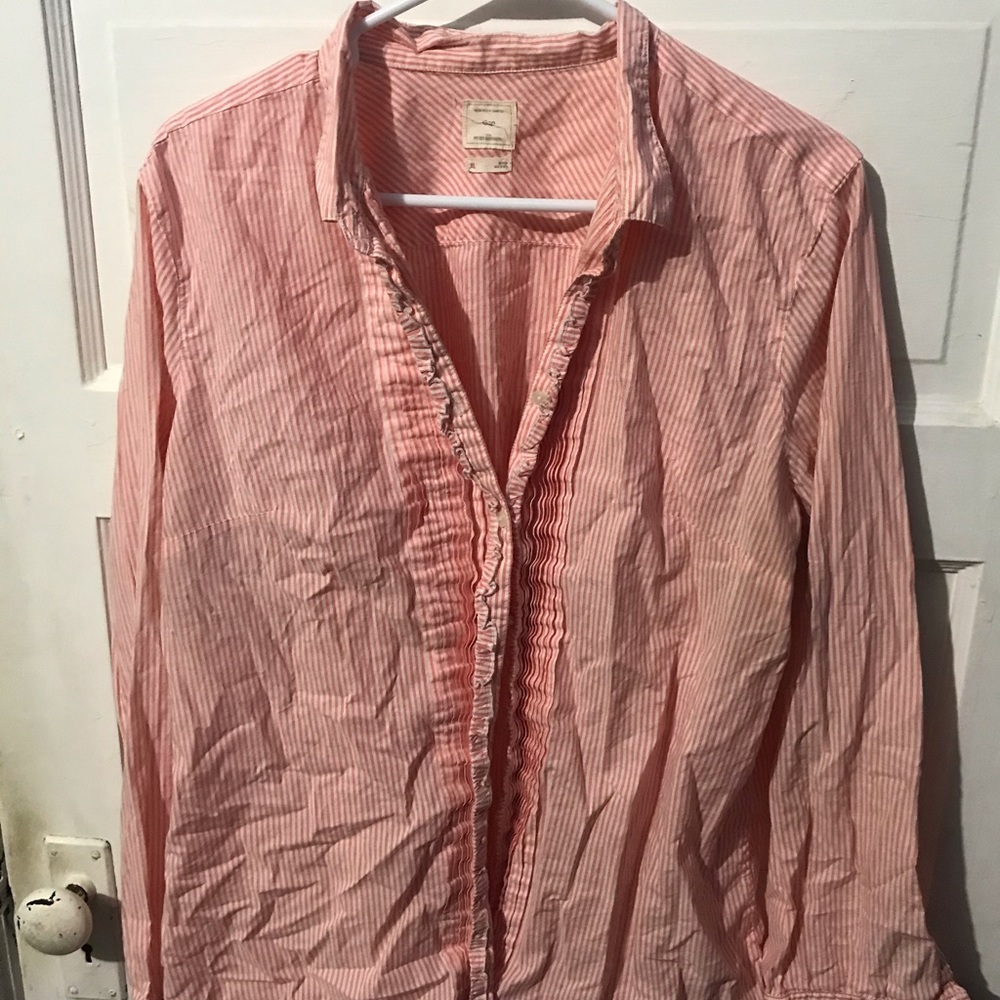 Button Down. Gap Ruffled Shirt. Size XL.